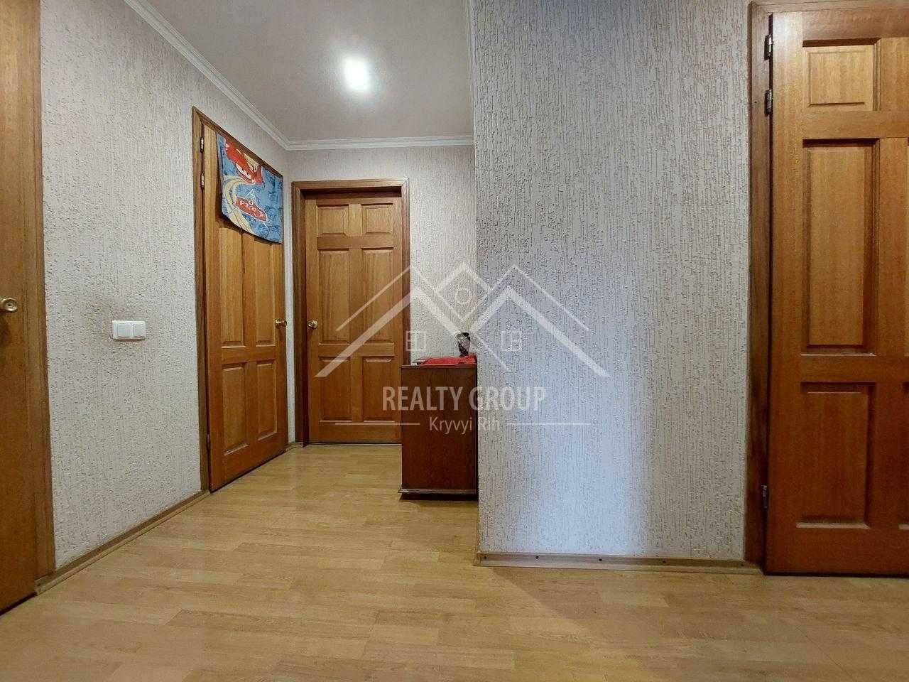 Продаж 4к з меблями та технікою у ЦМ р-ні поряд із парком Мершавцева