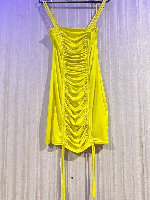 Яскрава літня сукня