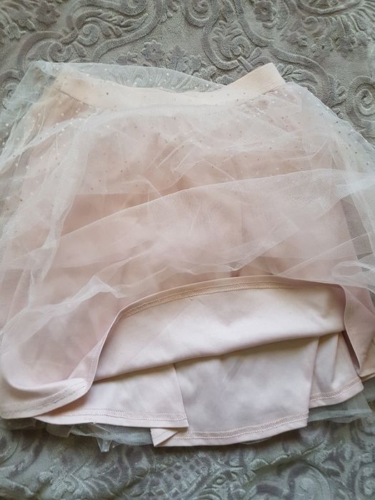 Różowa spodnica tiulowa w male groszki, kropki Mohito 140-146