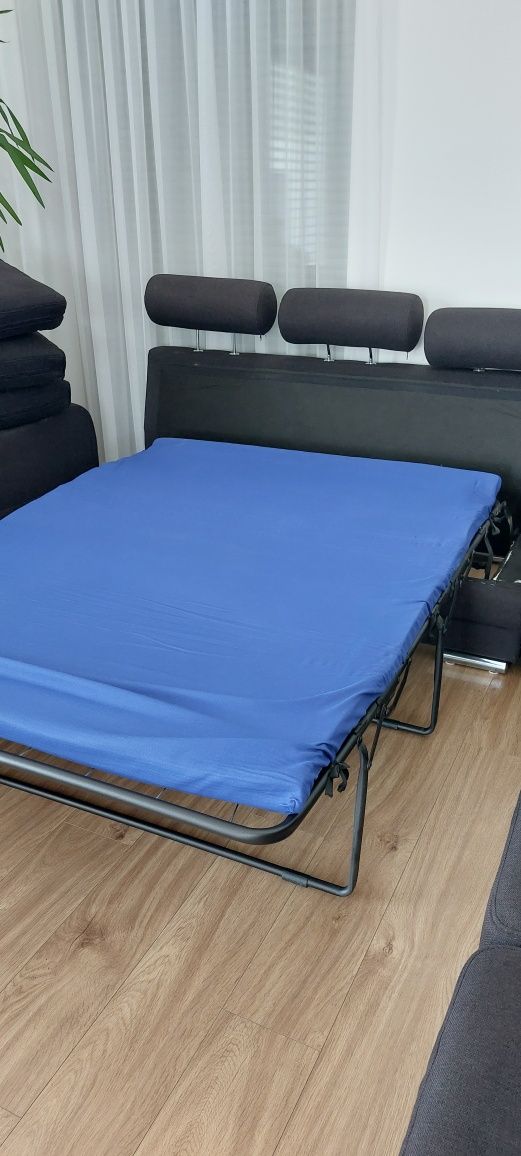 Duża elegancka sofa z funkcją spania