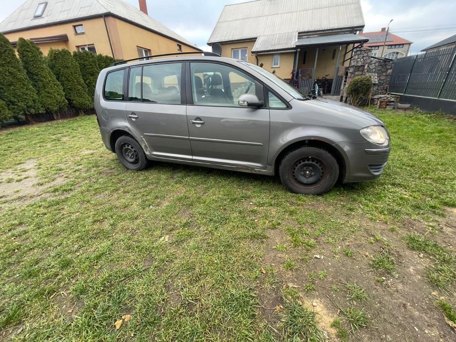 vw Touran 2008 samochod osobowy