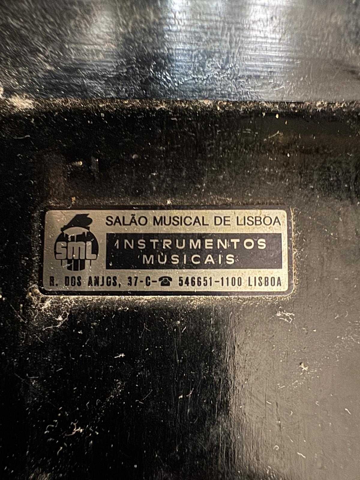 Piano preto vertical com banco - Não funciona, apenas para decoração!