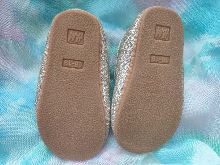 Złote śliczne baleriny r.18-19, buciki dziewczęce