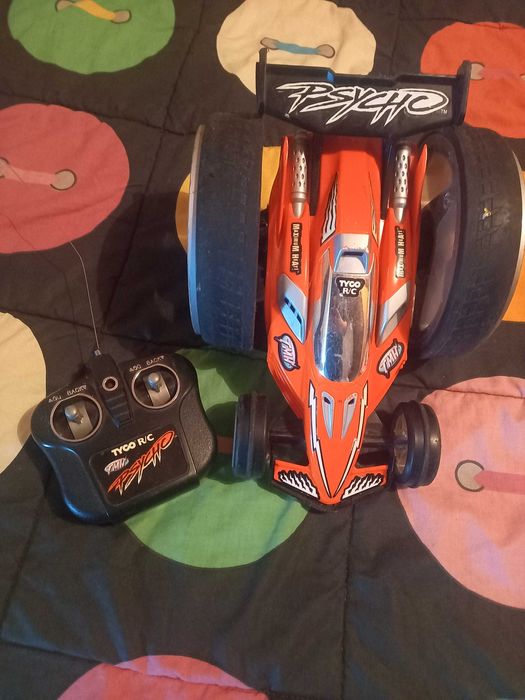 Carro telecomandado. Usado mas em bom estado