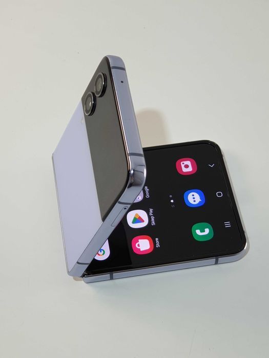 Samsung Galaxy Z Flip 4 | 8/128GB |  F721 | pudełko | 353e iGen