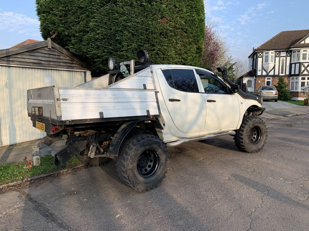 Mitsubishi L200 4x4 ЗСУ джип