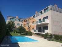 Simpático Apartamento T2 em Condomínio de luxo com Piscina e Jardim...
