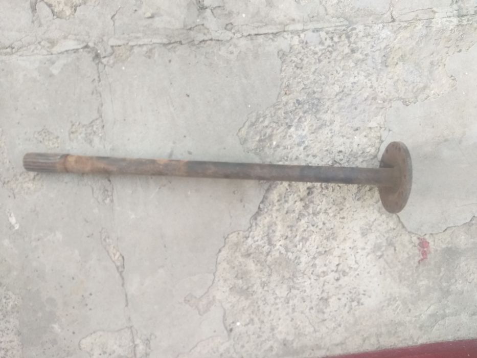 Піввісь ЗИЛ-130.