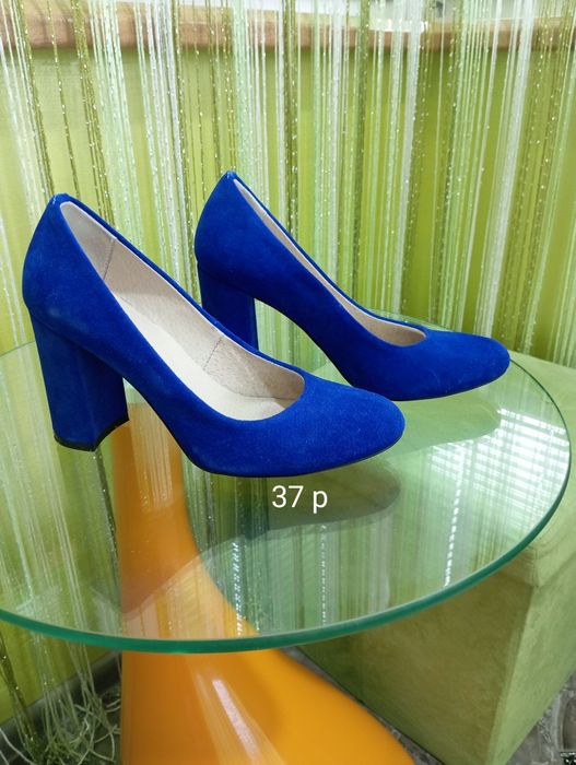 Жіночі замшеві туфлі.