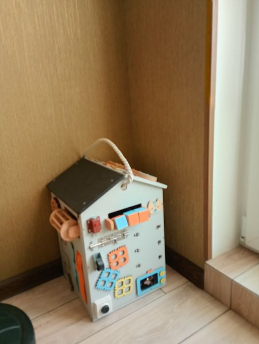 Продам Бізидом з відкриванням 40x25x25