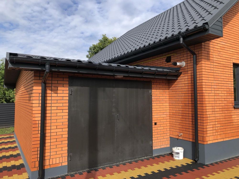 Продам будинок в районі ринку Урожай, 4 кімнати, кухня, ванна, гараж.