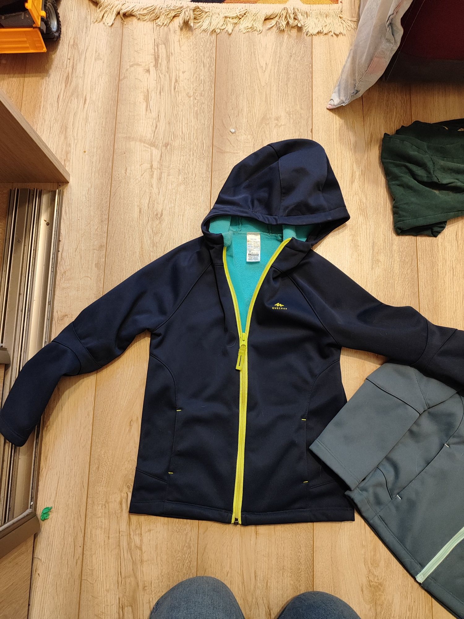 Dwie kurtki Softshell Decathlon quechua 5-6 lat 113-122 cm kurtka