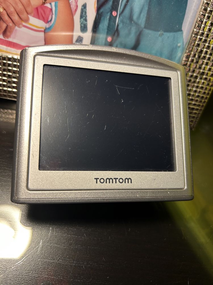 Dois TomTom antigos, mas conservados, pelo preço de 20,00/par.