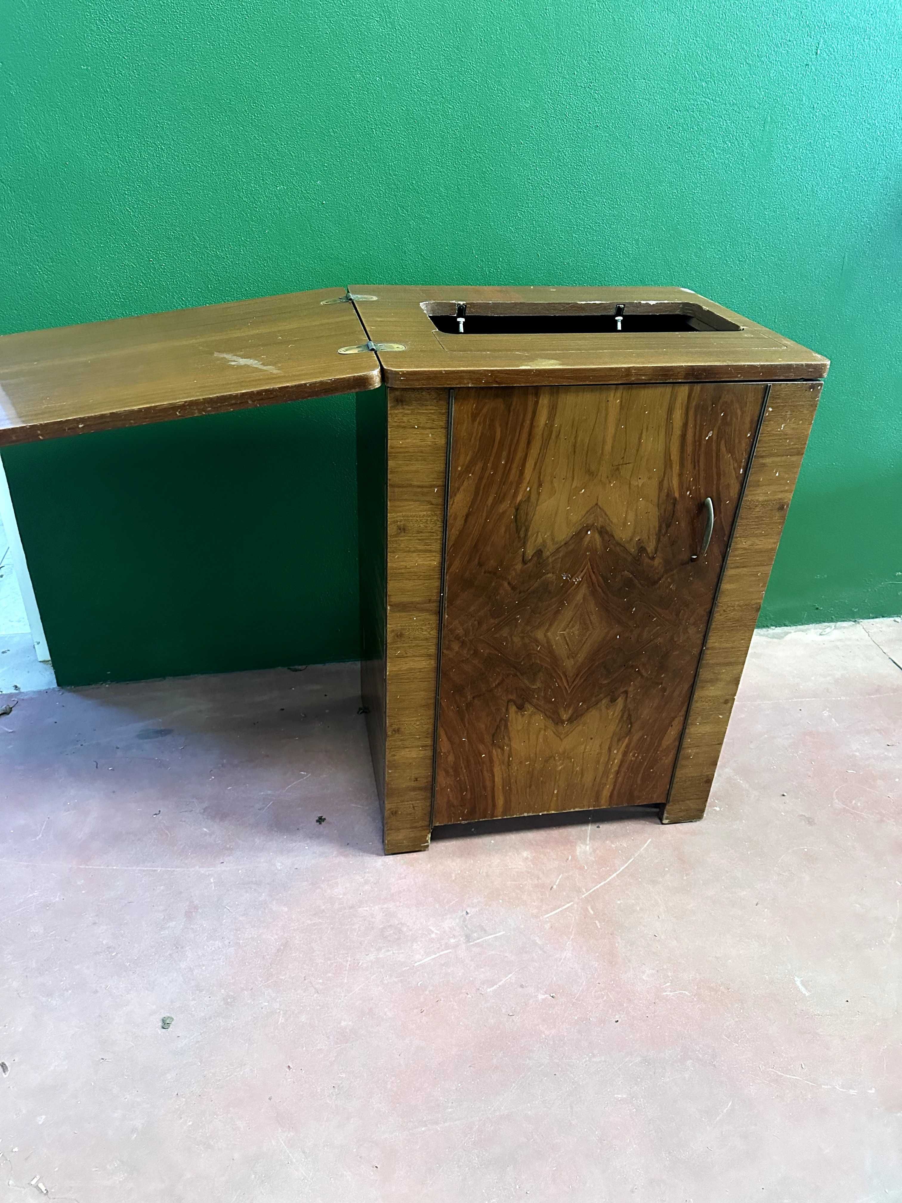 Armário para máquina de costura