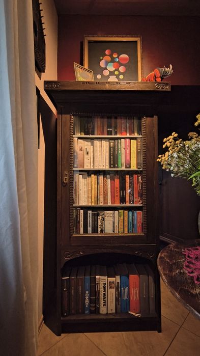 Dębowa witryna w bardzo dobrym stanie