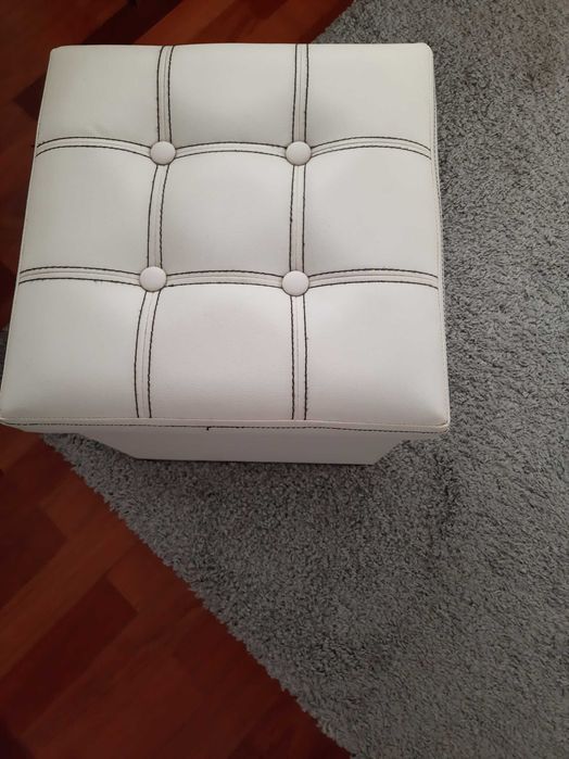 Pufes com arrumação