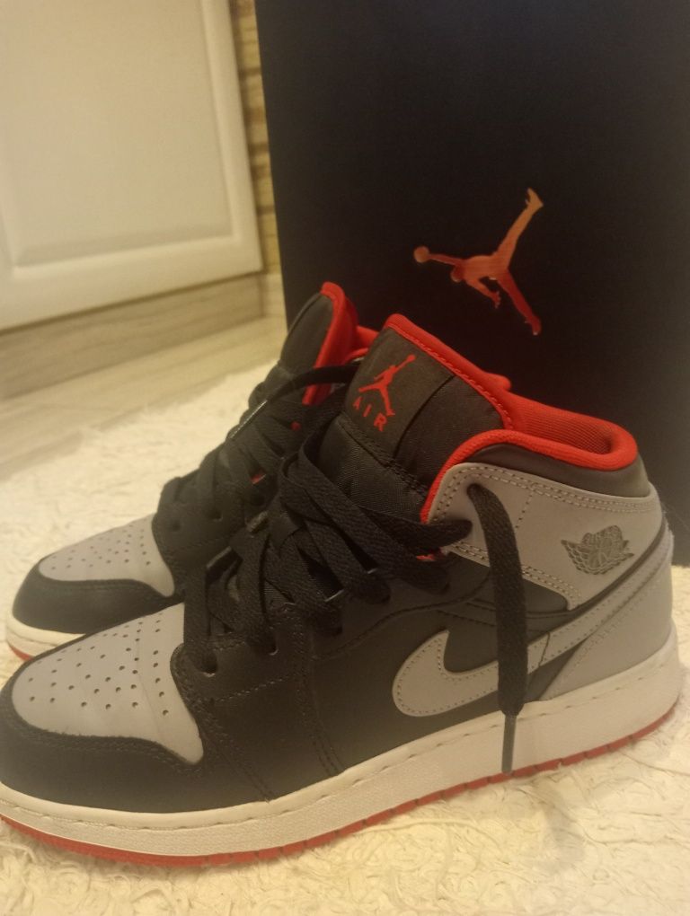 Nike Air Jordan 1 MID roz.38