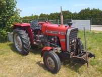 Massey Ferguson 255 z pługiem do śniegu.