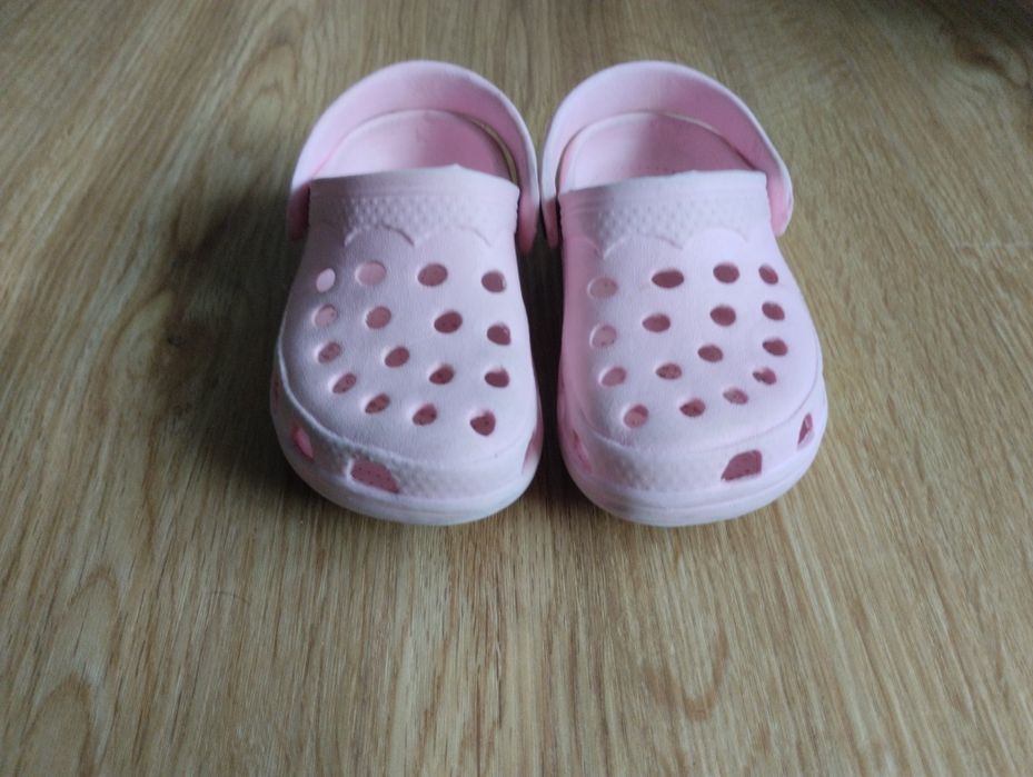 Chinelas tipo "Crocs" T22