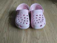 Chinelas tipo "Crocs" T22