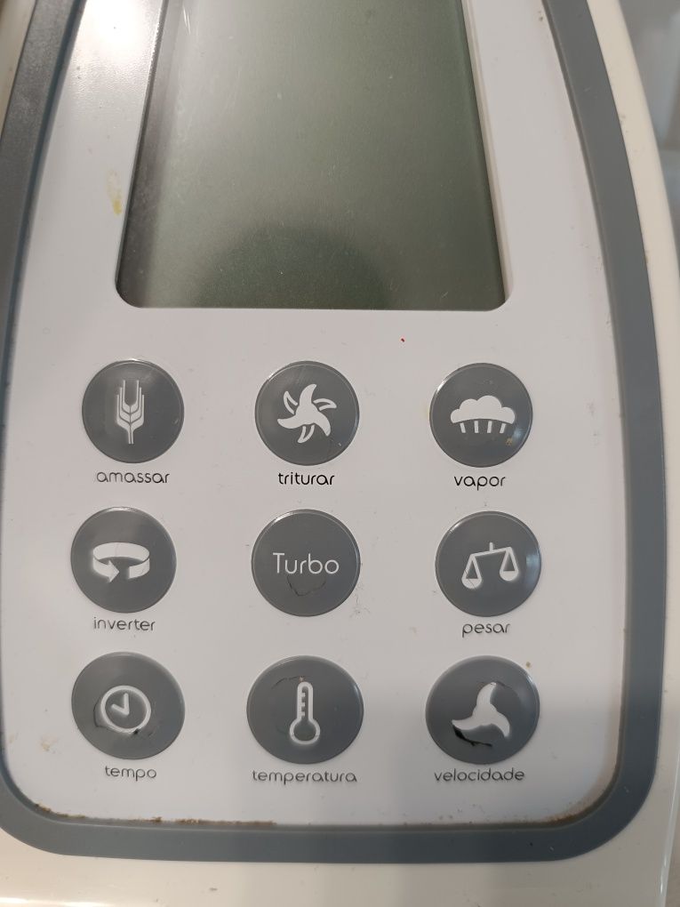 Vendo yammi 2 funcional para uso, arranjo ou peças