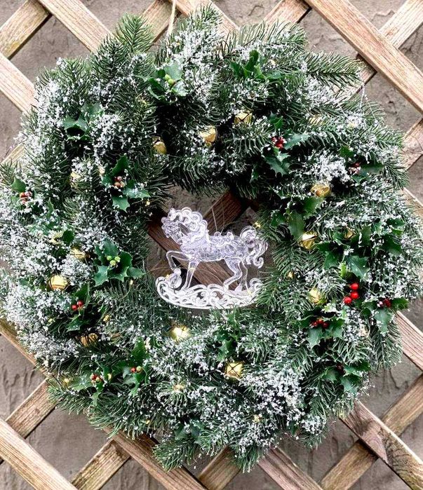 Новорічний засніжений вінок з підсвіткою та Коником
