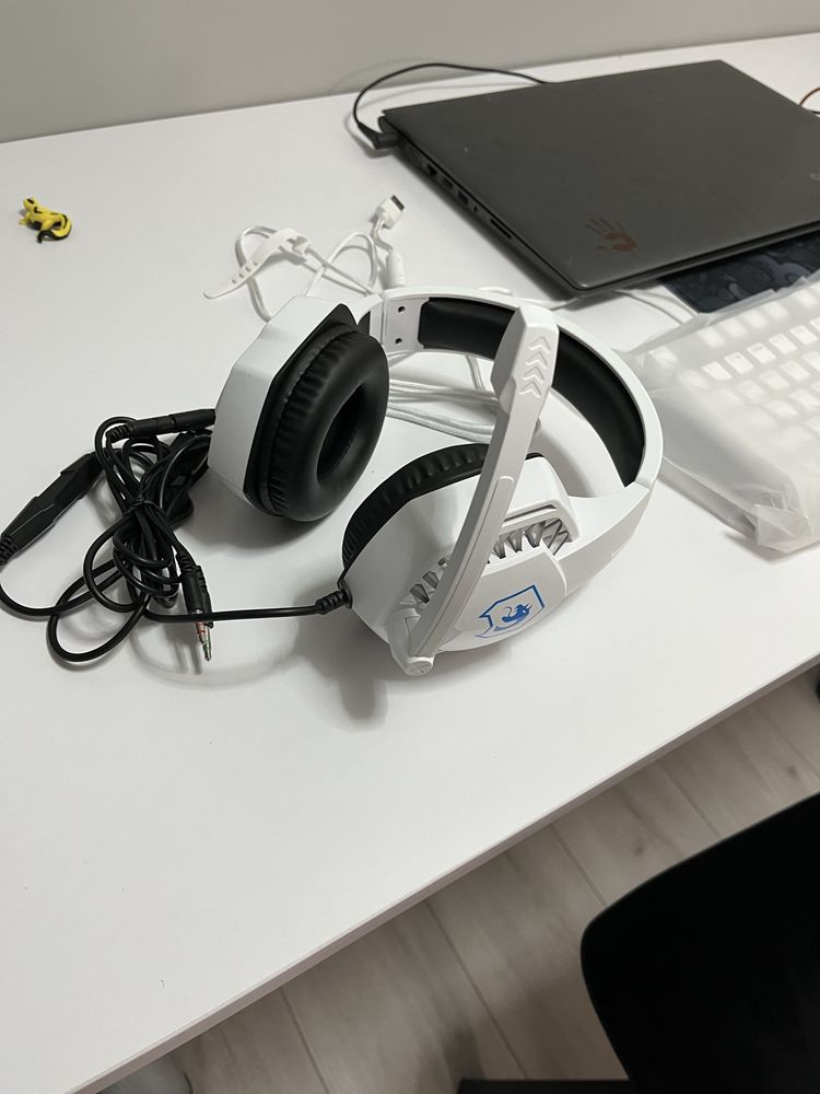 Ігрова гарнітура з мікрофоном та RGB підсвіткою