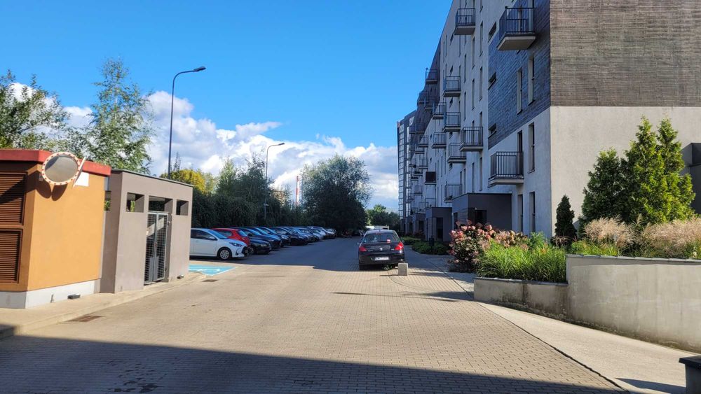 Sprzedam miejsce postojowe podziemne Wrocław–Tarnogaj–Jesionowa/Nyska