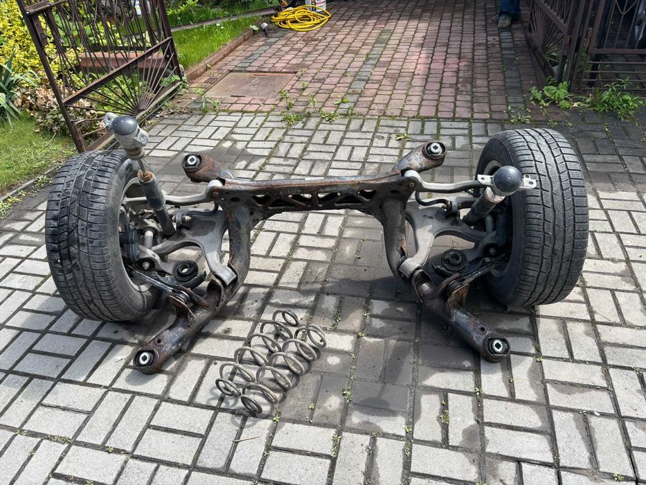 Kompletne zawieszenie Tył, tarcze klocki Audi A4B8 Avant 2012 polift