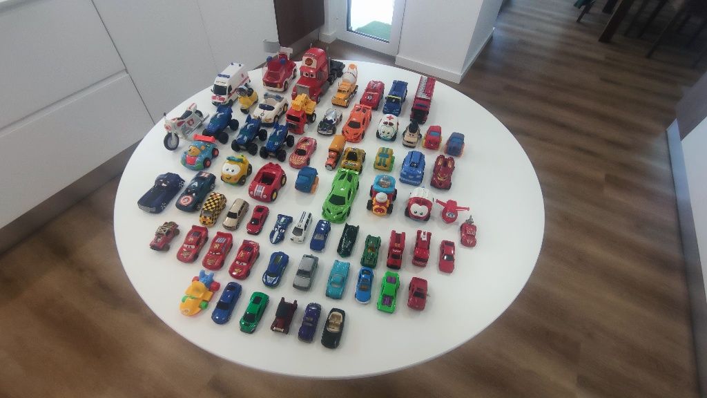 Carrinhos e mota varios