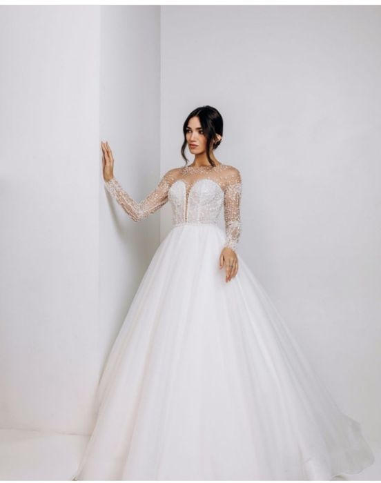 Продам сукню весільну