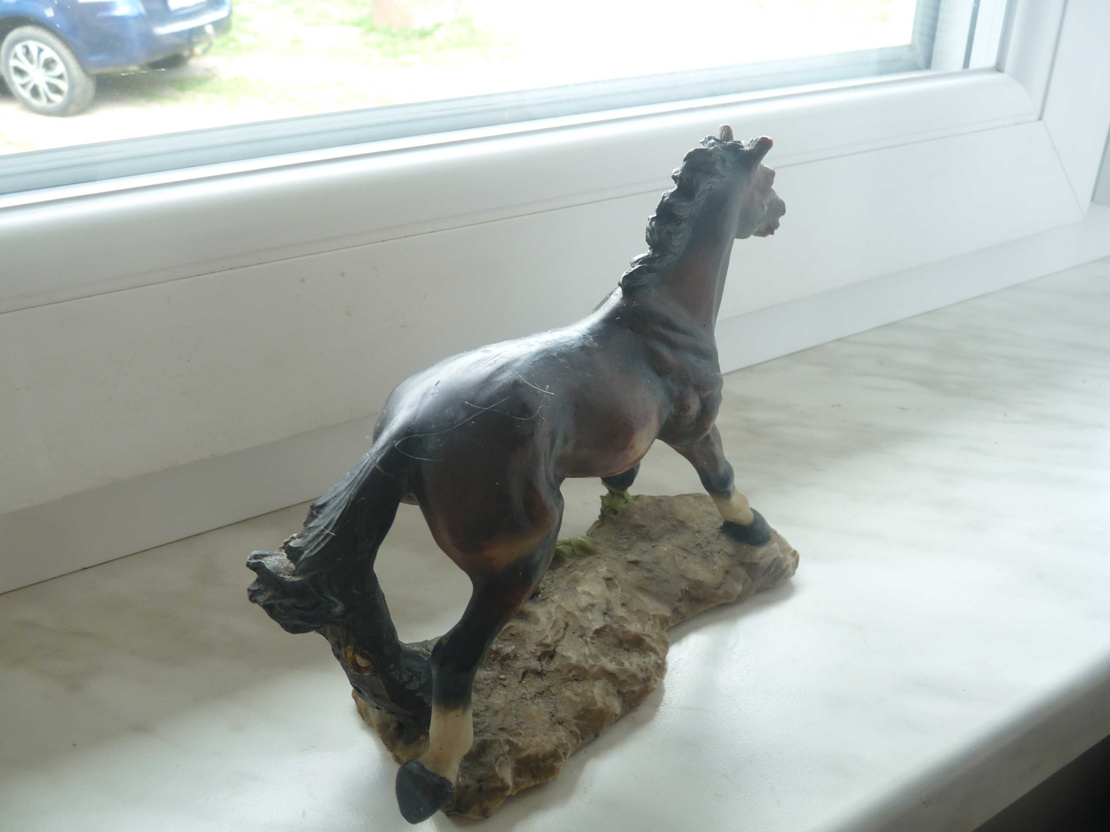 figurka'' koń w galopie,,