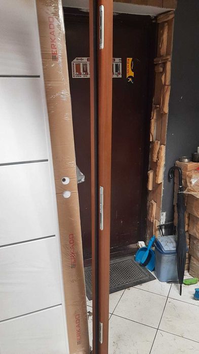 Drewniane drzwi zewnętrzne Art-Tom 90L lewe złoty dąb