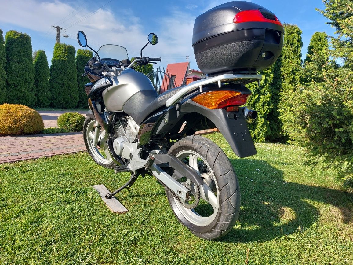 Honda XL Varadero 125.  2004