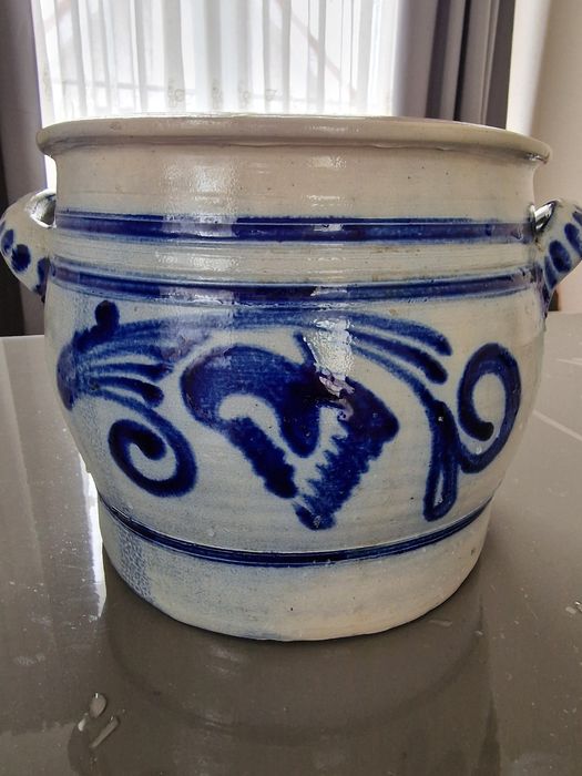 Duży garnek kamienny