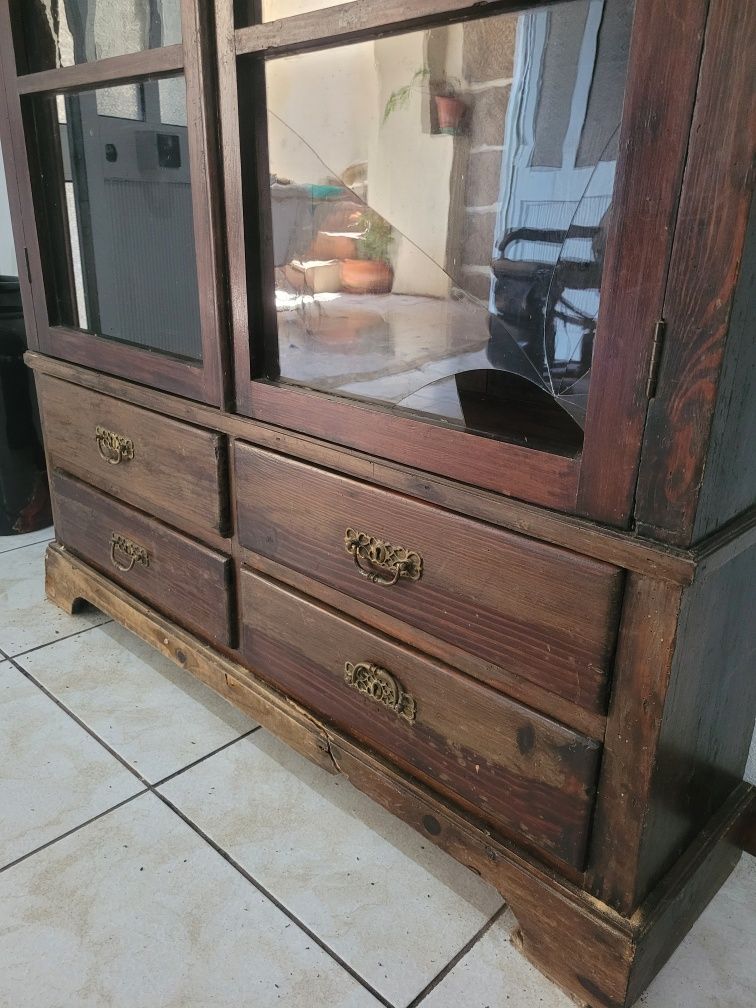 Móvel Vitrine Expositor em Pau Santo