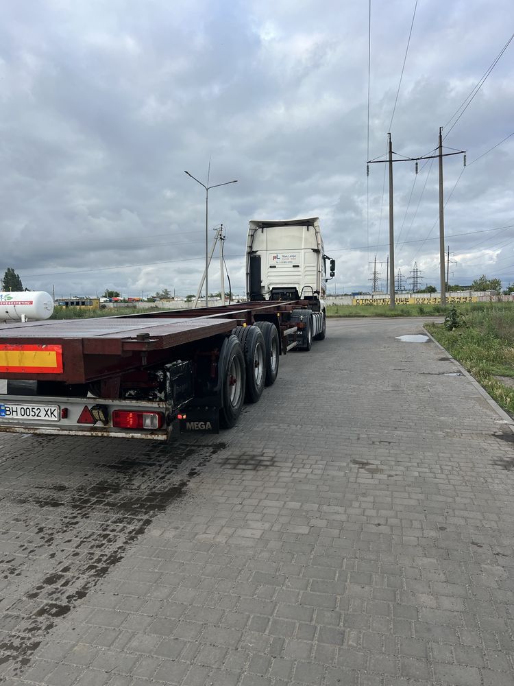 Напівпричіп ,контейноровоз
