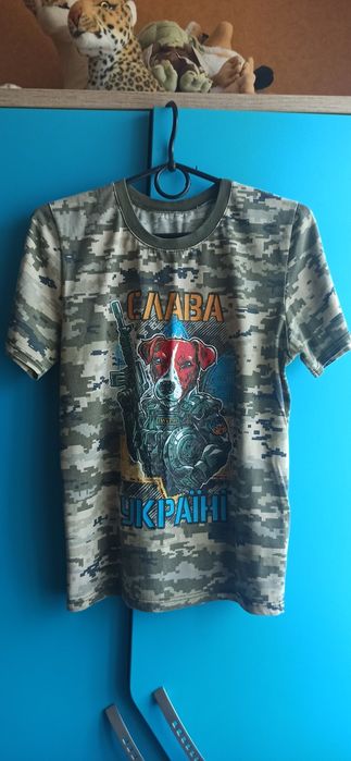 Продам  подростковую светоотражающую ветровку.