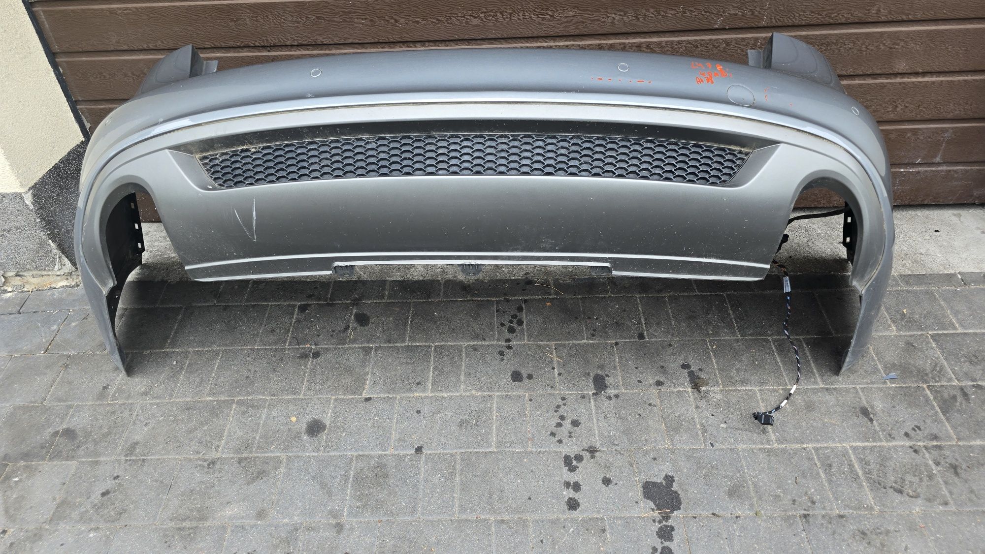 Zderzak tył tylni Audi A4 B8 Kombi S Line pdc LY7G