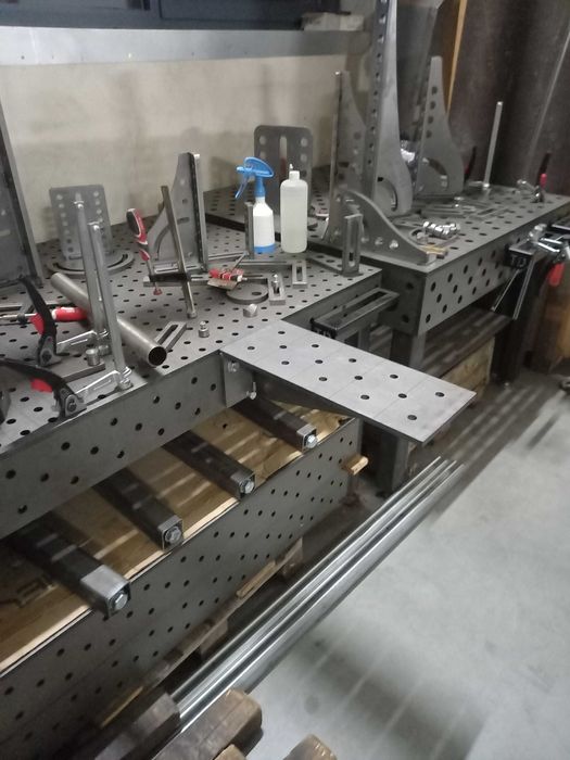 Stół spawalniczy  2400x1200x12 system16 dodatkowy otwór