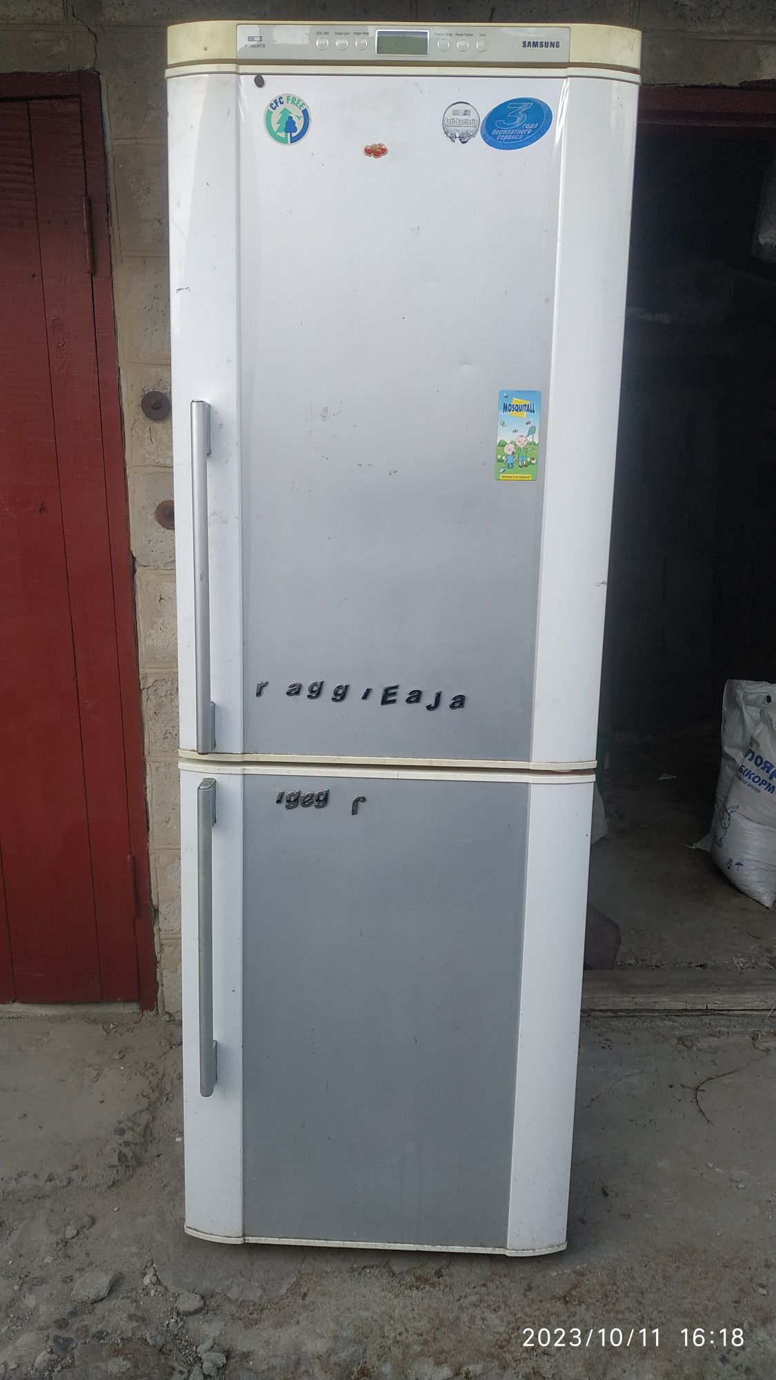 Холодильник Samsung RL28DATS на запчастини (згорів компресор)