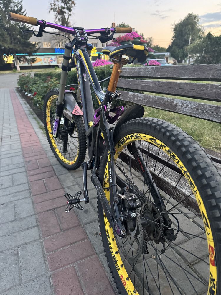 Продам двухпідвіс mondraker summum pro team limited edition
