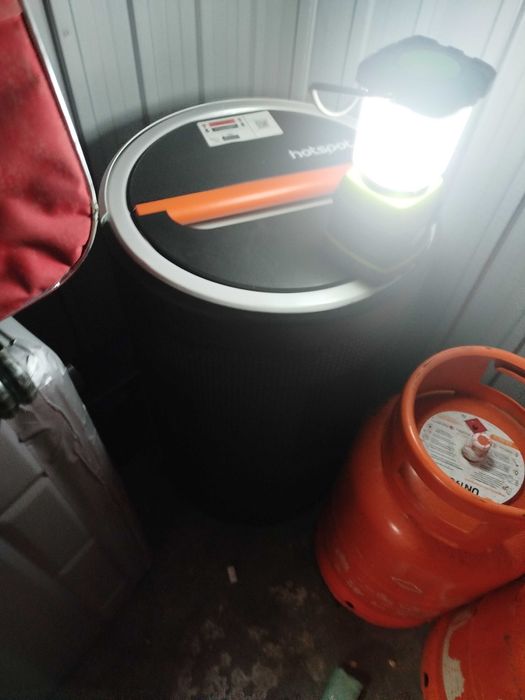 Aquecedor a Gás Hotspot + 3 Garrafas (2 cheias, 1 meio cheia)