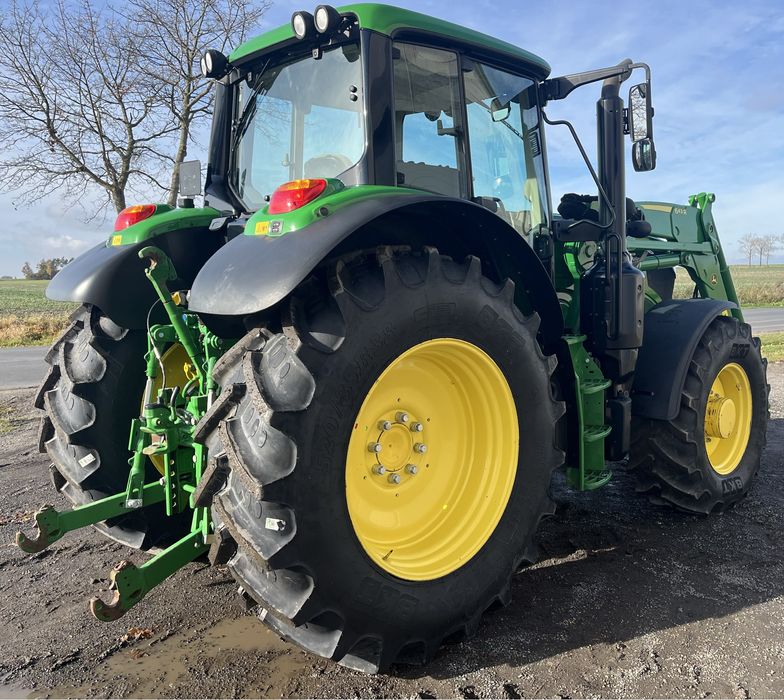 John Deere 6145m z ładowaczem czołowym John Deere 643R