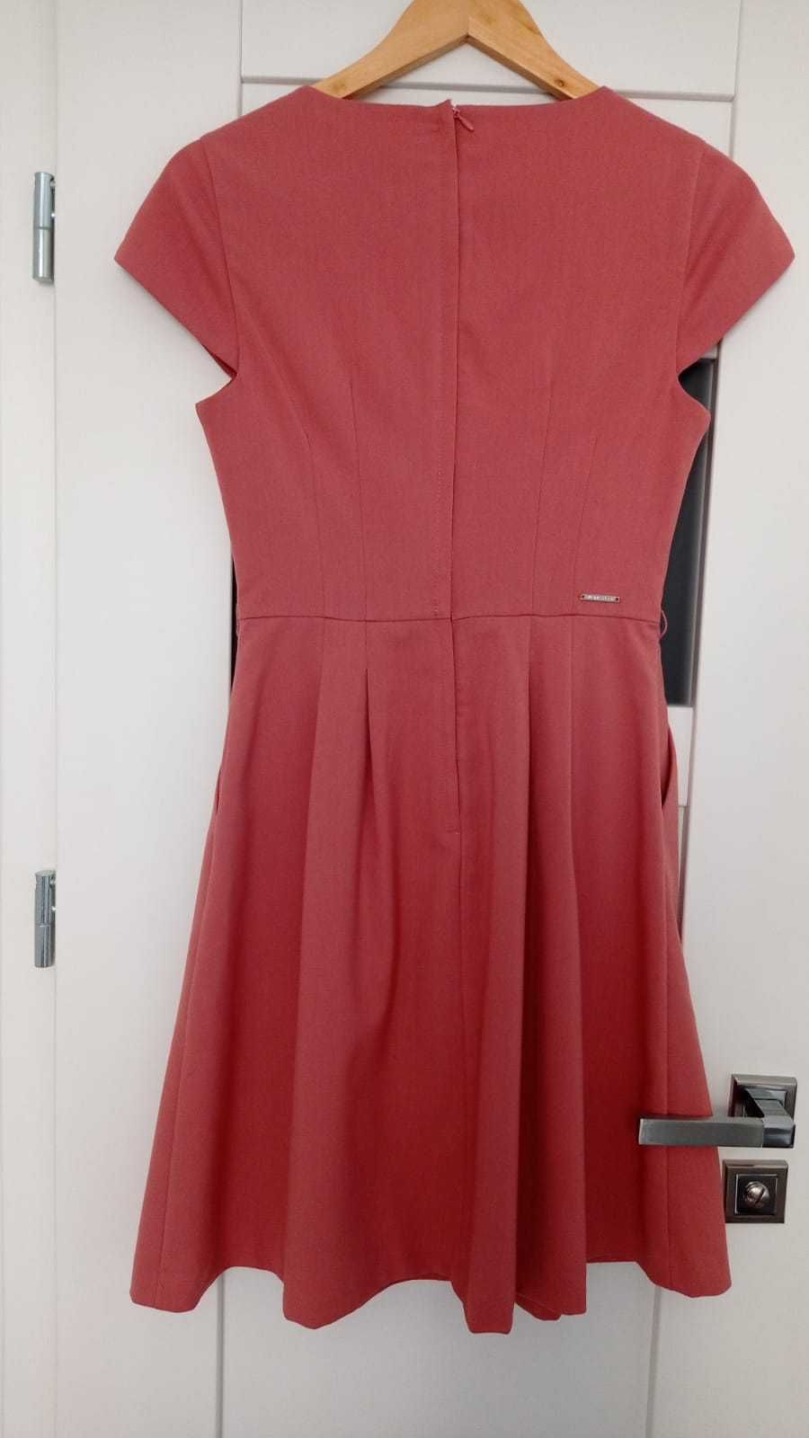 Morelowa sukienka Orsay