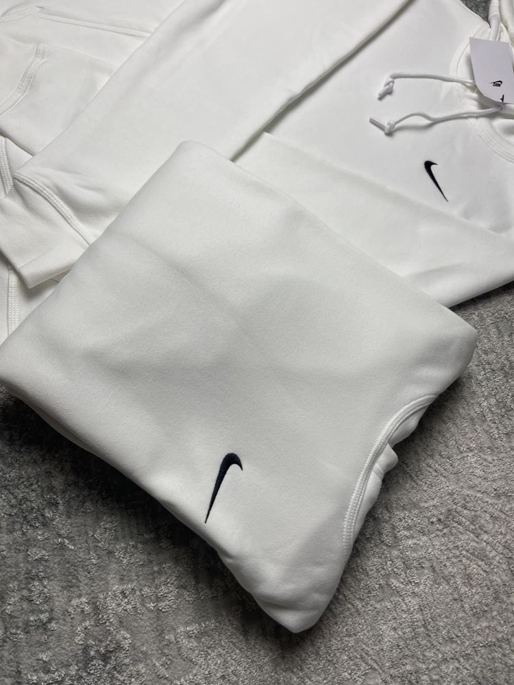 Bluza Basic Nike  Biała XL *NOWA* z kieszenią i kapturem