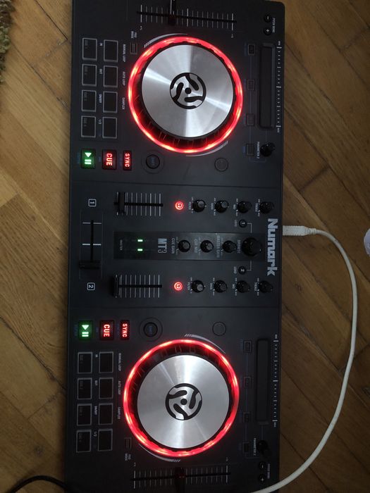 Dj kontroler + traktor audio 2