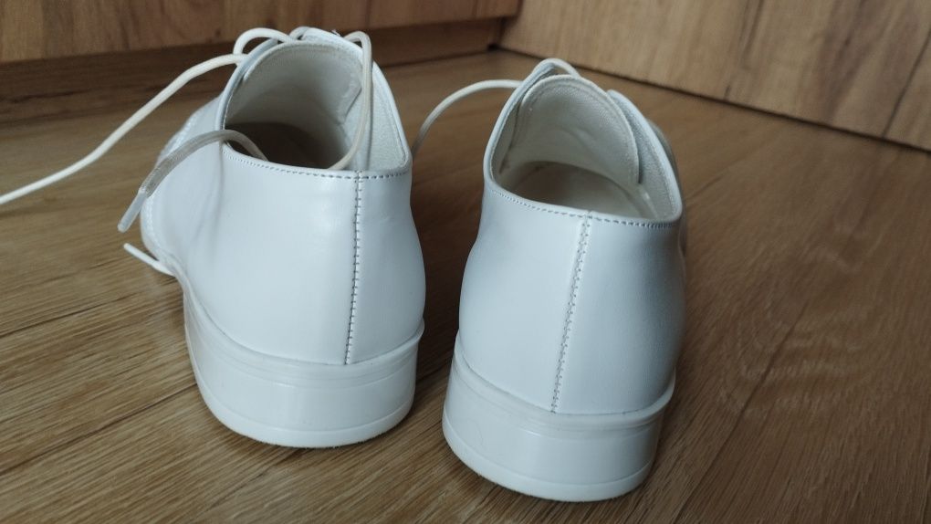 Buty komunijne białe chłopięce Jak Nowe