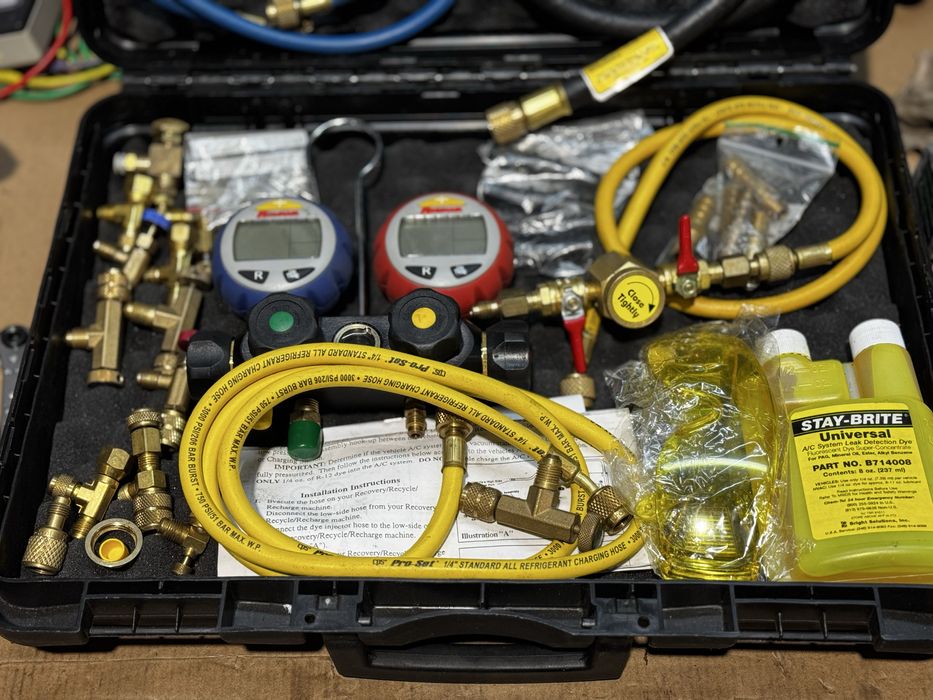 Zestaw manometrów klimatyzacji plus zestaw zaworów i przewodów