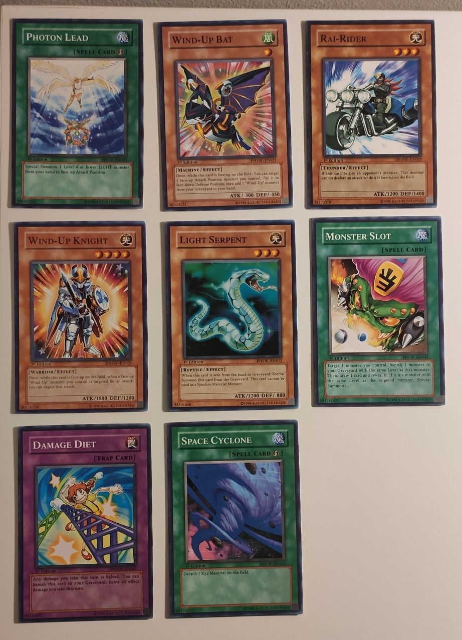 Cartas Yu-Gi-Oh diversas